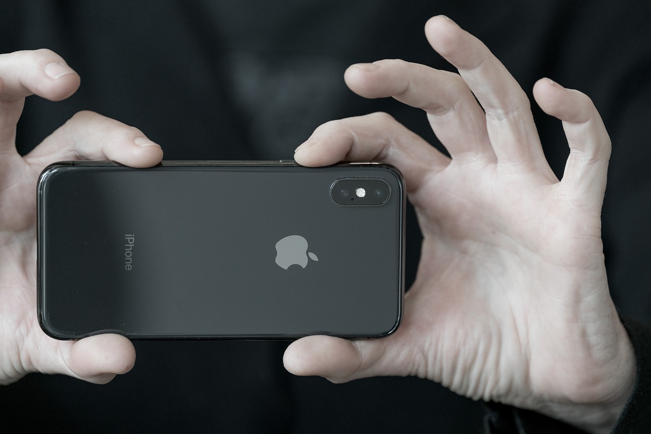 网友热议iPhone 16 Pro开箱翻车