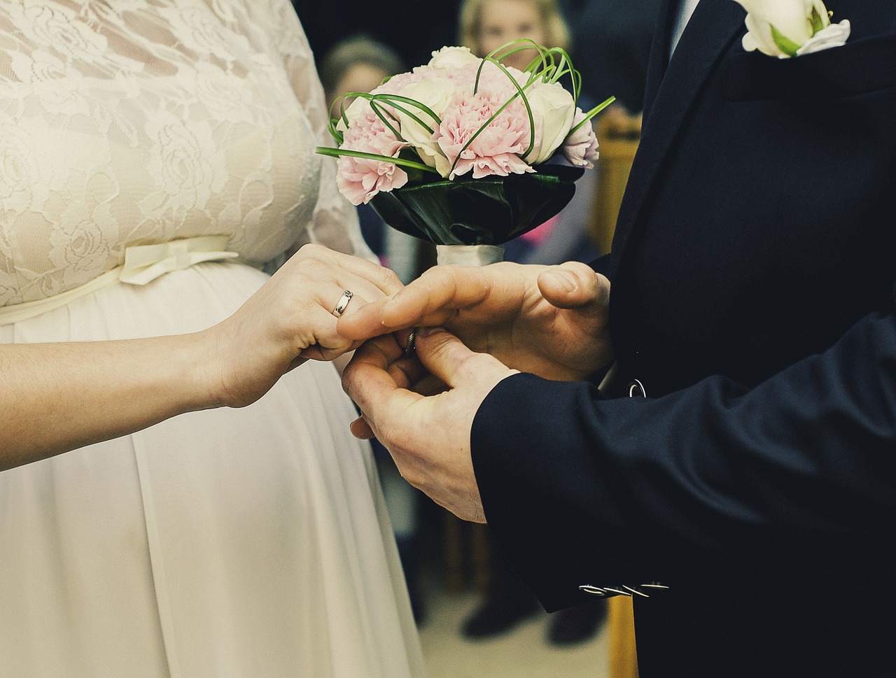 离婚冷静期内男子持榔头暴力拆家