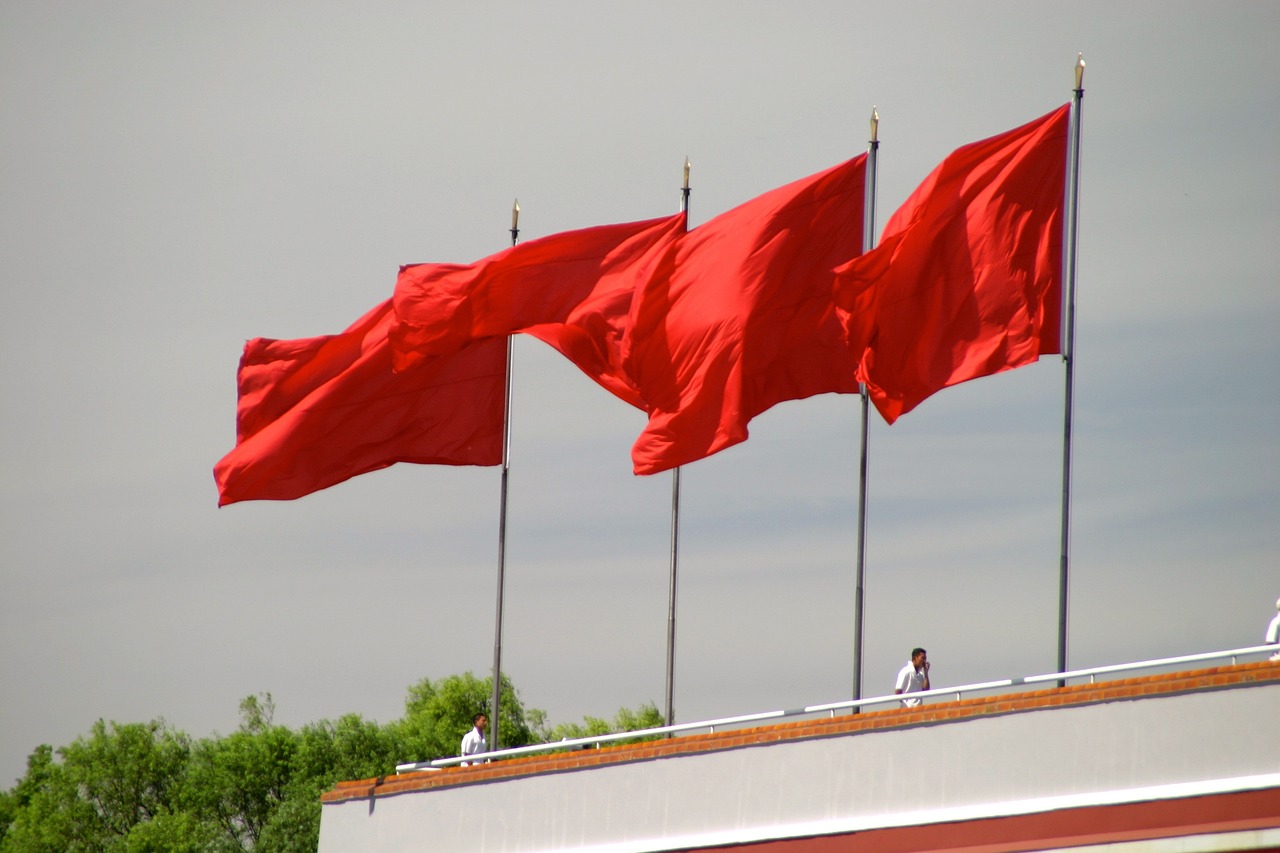 国家烟草专卖局原局长凌成兴被公诉，烟草反腐的警钟与启示